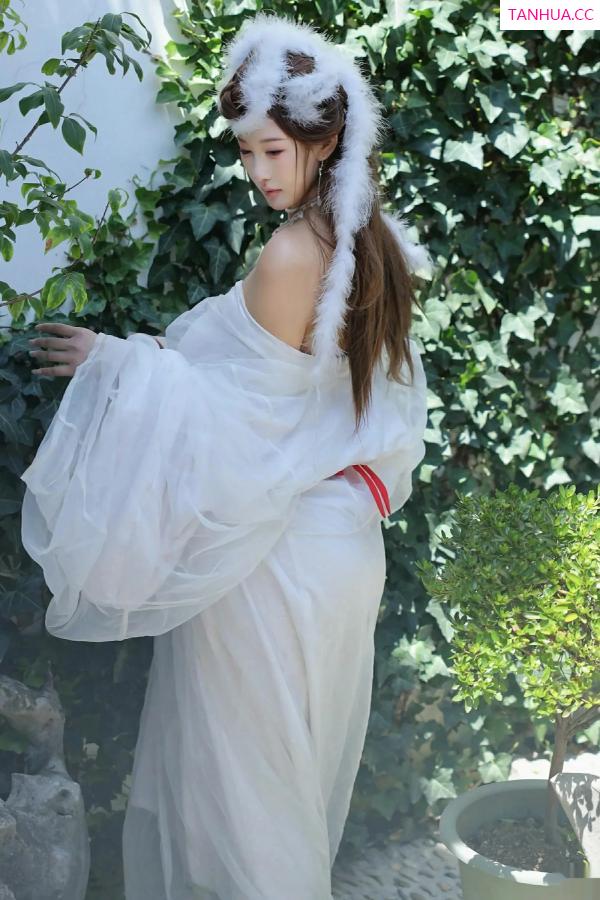   [XiuRen]高清写真图 2025.10.09 No.10843 金允希Yuki 低胸长裙第36张图片